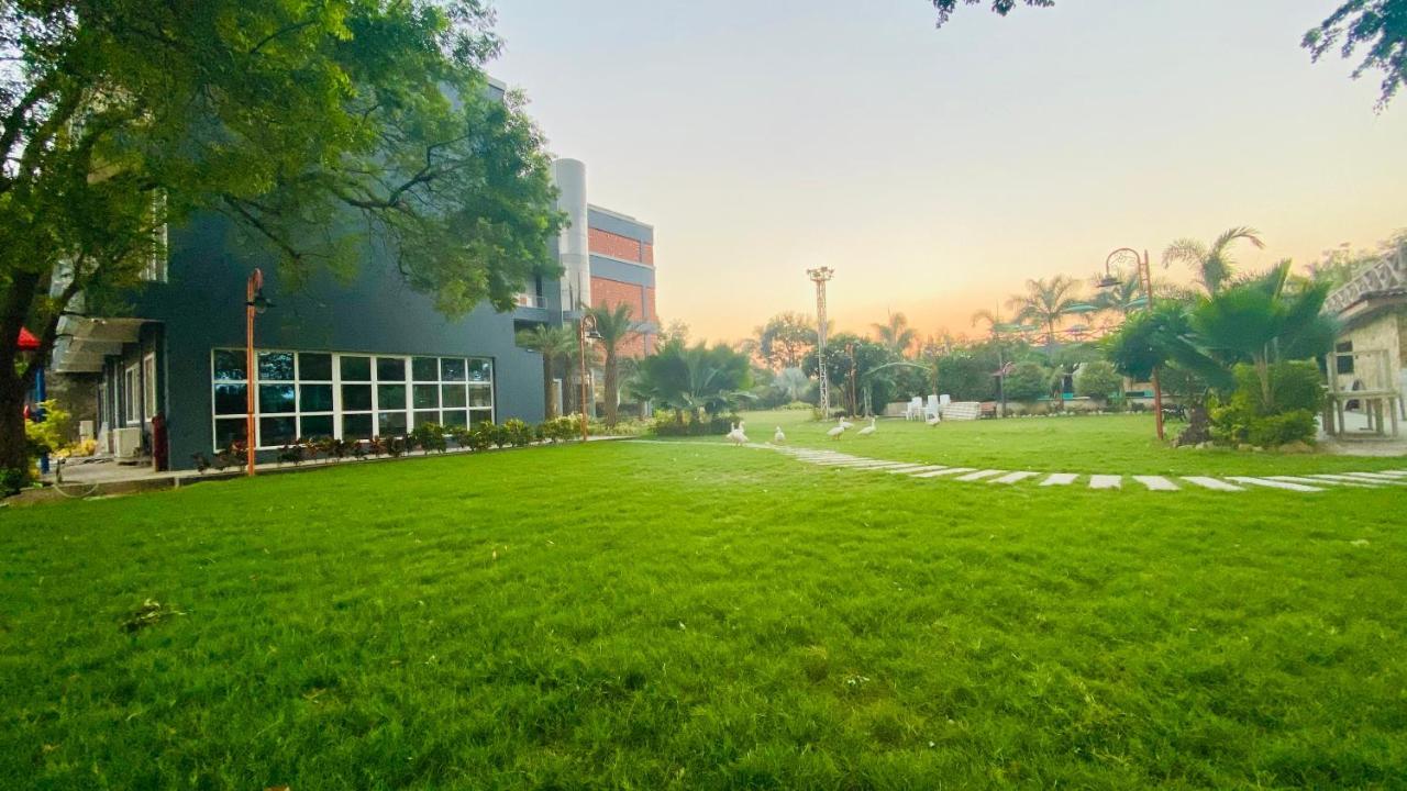 Krishna Riverside Resort Vasad Exterior photo