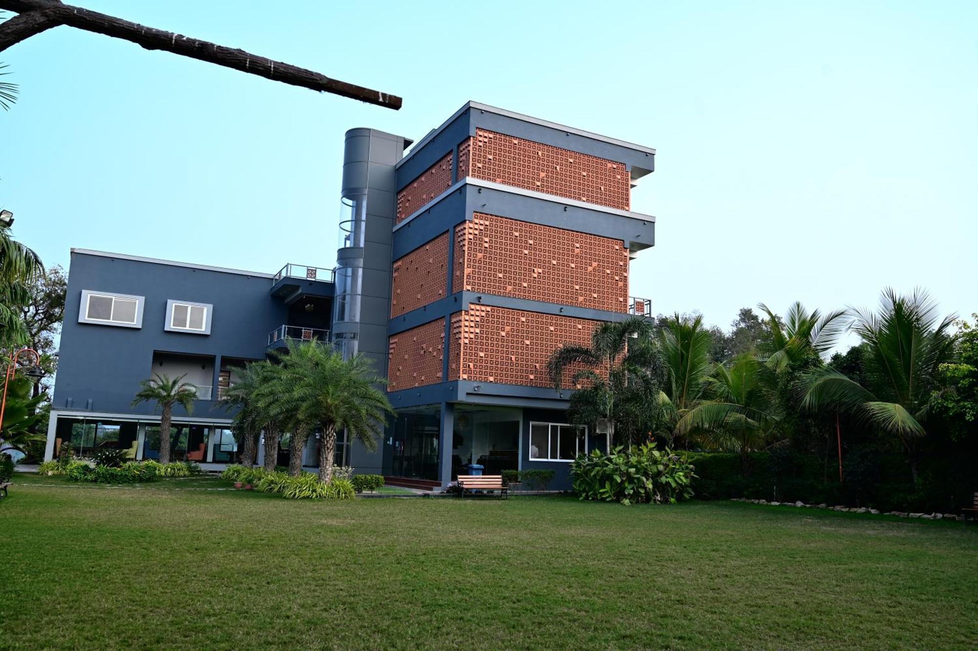 Krishna Riverside Resort Vasad Exterior photo